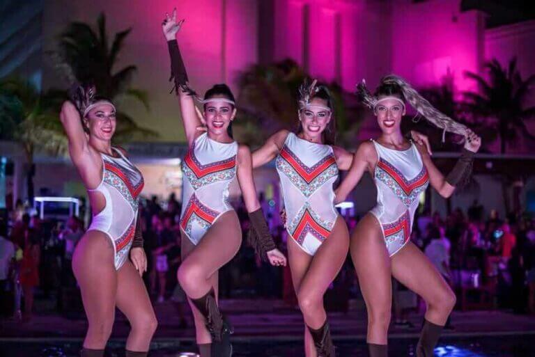 Bailarinas Mandala Beach Cancun